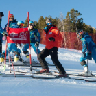 Joves promeses de l’esquí alpí durant una concentració.