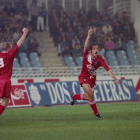Txema y Andersen celebran el primer gol del 1-3 en Anoeta el 7 de noviembre de 1993.