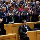 Ovación a Rajoy el viernes en el Senado tras anunciar la destitución del gobierno de la Generalitat.