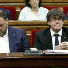 El vicepresident, Oriol Junqueras, i el president, Carles Puigdemont, ahir en la sessió de control.