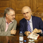 Juan Cal y Duran Lleida, ayer en la presentación del libro en el IEI.
