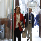 La ministra de Empleo y Seguridad Social, Fátima Báñez, ayer, a su llegada al Consejo de Ministros.