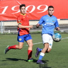 Un jugador del Lleida B i un del Martinenc, en una jugada del partit d’ahir.
