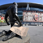 Los aficionados dejaron un claro mensaje en el Emirates Stadium: “Devolvednos nuestro Arsenal”.