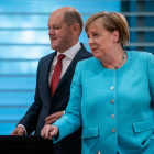 La cancellera alemanya Angela Merkel, amb el ministre de Finances del país, Olaf Scholz.