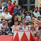 La plaza de la Catedral se llenó con las paradas de las ferias de artesanía. 