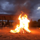 Montgai encén una foguera per celebrar Sant Pere i Sant Pau
