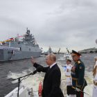 Putin anuncia un ambicioso programa naval durante un desfile en San Petesburgo con motivo del Día de la Armada.