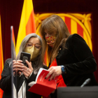 La secretària general del Parlament, Esther Andreu, amb la presidenta de la Cambra, Laura Borràs.