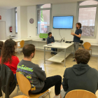 Una sesión del taller sobre arte e inteligencia artificial en la Escola d’Art Leandre Cristòfol de Lleida.