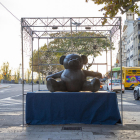 El nuevo oso de Navidad ubicado en la avenida Francesc Macià.