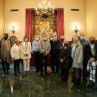 Representants de la Paeria, la parròquia i l’associació del Clot, durant la firma del conveni.