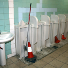 Estado de los lavabos masculinos de la estación de autobuses de Lleida