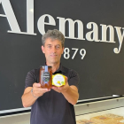 Ferran Alemany, amb alguns dels productes premiats.