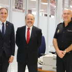 José Crespín, con el inspector jefe de la Policía Nacional en Lleida.