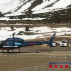 Imagen del helicóptero de los Mossos d’Esquadra que ayer participó en el operativo. 