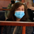 La cooperante española Juana Ruiz sentada en el banquillo.