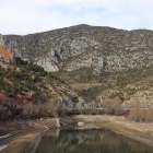 Imatge d'arxiu de la cua de l'embassament d'Oliana vista des del municipi de Coll de Nargó, on es pot apreciar el baix nivell de reserves del pantà.