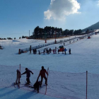 Esquiadores en Aransa, con 32 kilómetros de circuito señalado.