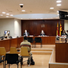 El acusado de abusar de su nieta en Golmés durante el juicio en la Audiencia de Lleida.