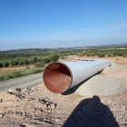 Las obras de la tubería de casi 4 kilómetros que llevará el agua a otras 700 hectáreas del Segarra- Garrigues en el municipio de Granyena.