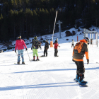 Els primers esquiadors van estrenar ahir la temporada a Port Ainé.