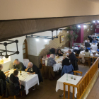 Vista general del menjador d'un restaurant de Lleida.