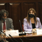 La presidenta del Parlament, Laura Borràs, al costat del socialista David Pérez en la comissió d’ahir.