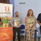 Carlos Vicente, Josep Piqué, Conxita Villar y Xavier Llopart con el libro ‘Catalunya rural’.