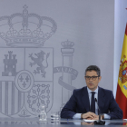 El ministre de la Presidència, Félix Bolaños, ahir a la roda de premsa celebrada a La Moncloa.