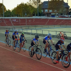 Imatge d’arxiu de ciclistes entrenant-se al velòdrom l’any passat.