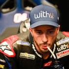 Dovizioso, en una imagen con su actual equipo, el WithU Yamaha.