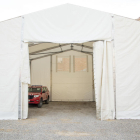 Carpa para los vehículos de los Bomberos de Seròs, que dejaron el parque por riesgo de derrumbe. 