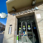 Imagen de una de las dos farmacias de Almacelles. 