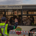 La ciudad de Zaporiyia recibió ayer a los primeros civiles evacuados de la acería de Mariúpol.