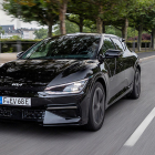 Aquest innovador crossover elèctric ofereix una autonomia de fins a 528 km i una tecnologia de càrrega ultraràpida de 800 V, que li permeten passar del 10 al 80% de la càrrega en tan sols 18 minuts.