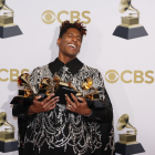 Jon Batiste y Silk Sonic triunfan en los Grammy