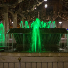 La font del Pati de Tàrrega es va tenyir de verd contra el càncer.