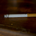 Pneumòlegs demanen que es prohibeixi fumar en espais públics oberts