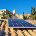 Paneles solares en el monasterio de Les Avellanes  -  El monasterio de Les Avellanes se ha sumado al autoconsumo de energía con la instalación de paneles solares en los tejados. Su objetivo es reducir el consumo de electricidad procedente de la r ...