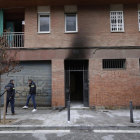 Agents dels Mossos d’Esquadra, ahir davant del lloc dels fets.