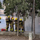 Imatge d’un moment de les pràctiques de bombers voluntaris ahir a Agramunt.
