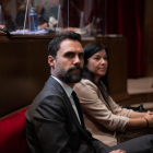 L'expresident del Parlament i conseller d'Empresa, Roger Torrent i l'exsecretària quarta del Parlament Adriana Delgado, durant el judici al Tribunal Superior de Justícia de Catalunya (TSJC).
