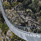 Aquest el pont penjant per a vianants més llarg del món