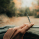 El Gobierno y la DGT se plantean prohibir fumar en el coche