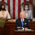 Joe Biden dio su primer discurso en sesión conjunta de ambas cámaras con Kamala Harris y Nancy Pelosi presidiendo el acto.