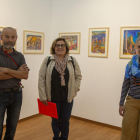 Manel, Clara i Marta Trepat, dijous a Tàrrega a l’exposició d’obres del seu pare, Lluís Trepat.