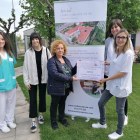 La residència Joviar entrega 200 euros a l'Associació de Familiars d'Alzheimer