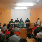 Una de las charlas llevadas a cabo en Huesca por la Plataforma Stop JJOO
