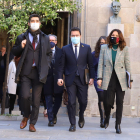 El president de la Generalitat, Pere Aragonès, amb el vicepresident, Jordi Puigneró, i la consellera Laura Vilagrà